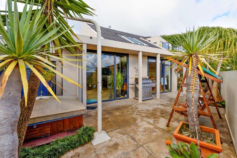 Photo of property in 123 Golf Road, Titirangi, Auckland, 0600