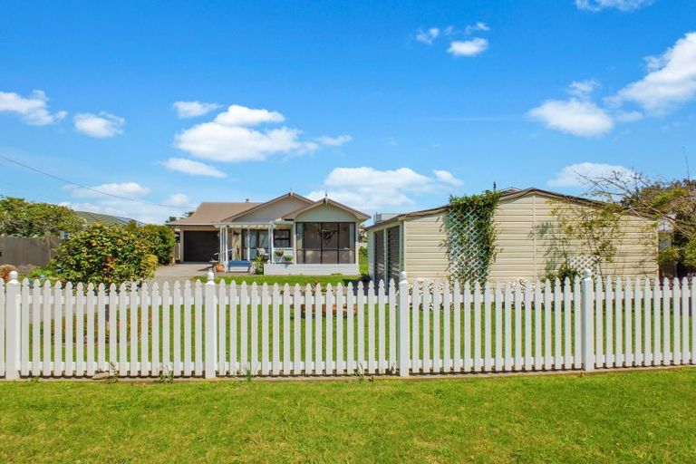 Photo of property in 22 Shortt Street, Foxton Beach, Foxton, 4815