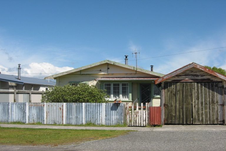 Photo of property in 16 Forbes Street, Westport, 7825