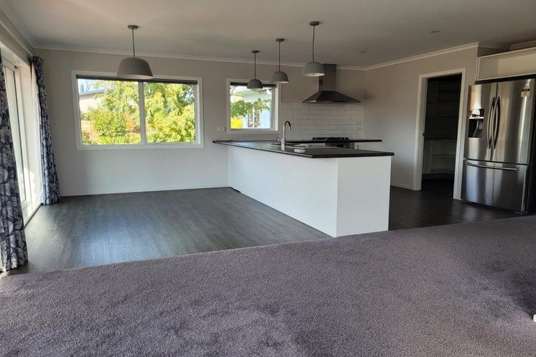 Photo of property in 2 James Kidd Place, Greytown, 5712