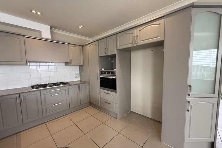 Photo of property in 18 Harrowglen Drive, Northcross, Auckland, 0632