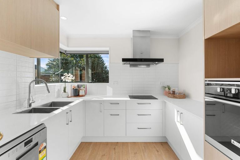 Photo of property in 32 Montclare Avenue, Avonhead, Christchurch, 8042