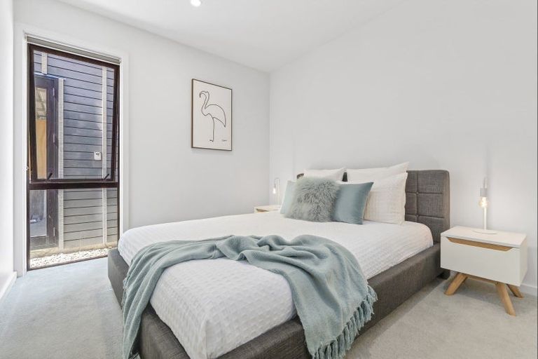 Photo of property in 2 Kotuku Lane, Jacks Point, Queenstown, 9371
