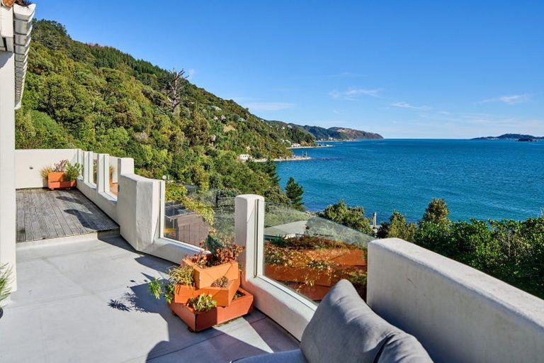 Photo of property in 5 Rangiuru Road, Mahina Bay, Lower Hutt, 5013
