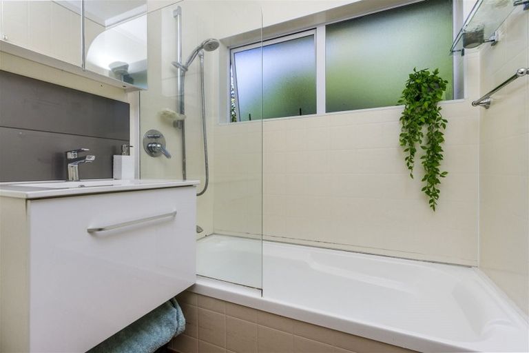 Photo of property in 8/7 Lydia Avenue, Northcote, Auckland, 0627