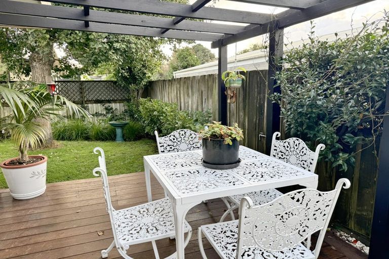 Photo of property in 6a Ropiha Street, Fitzroy, New Plymouth, 4312