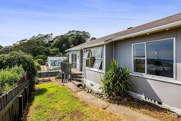 Photo of property in 54 Pioneer Road, Moturoa, New Plymouth, 4310