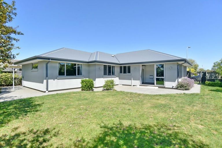 Photo of property in 4 Hurst Place, Parklands, Christchurch, 8083