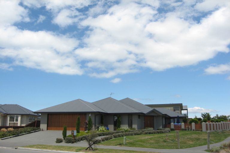 Photo of property in 25 Linkwater Way, Parklands, Christchurch, 8083