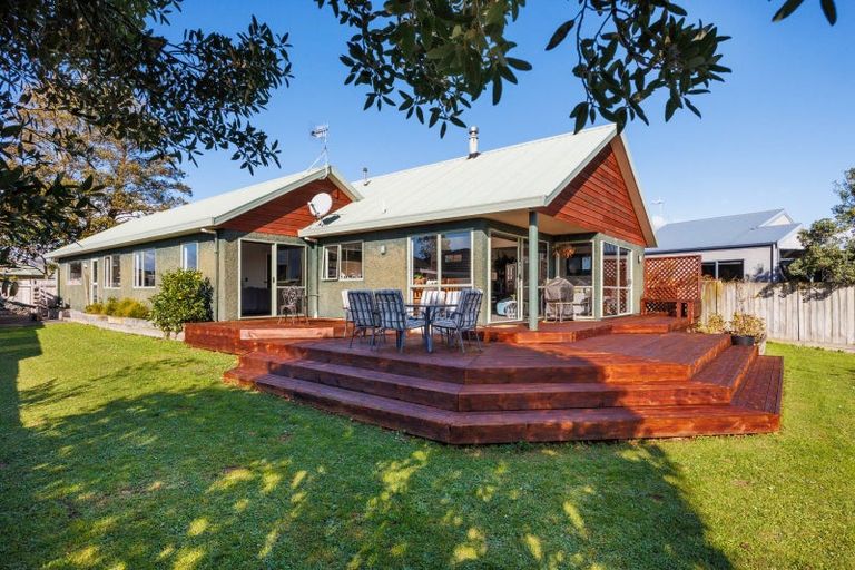 Photo of property in 5 Abby Road, Fitzherbert, Palmerston North, 4410