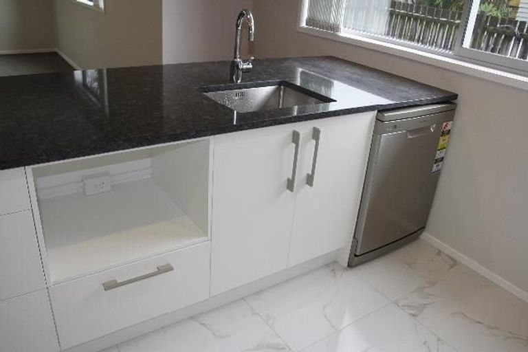 Photo of property in 56 Taikata Road, Te Atatu Peninsula, Auckland, 0610