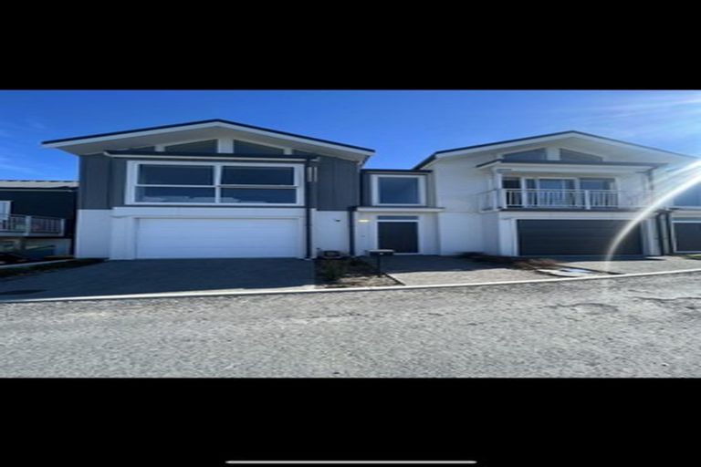 Photo of property in 3 Kopua Place, Whitby, Porirua, 5024