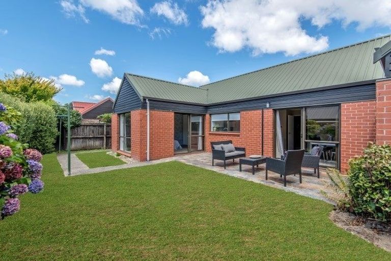 Photo of property in 4 Glenburn Place, Avonhead, Christchurch, 8042