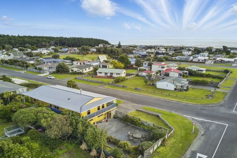 Photo of property in 9 Takitimu Street, Waitarere Beach, Levin, 5510