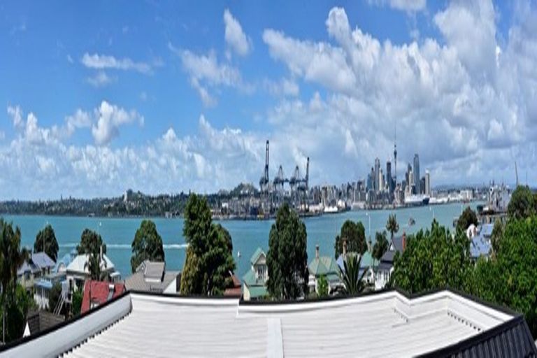 Photo of property in 2/47 Clarence Street, Devonport, Auckland, 0624