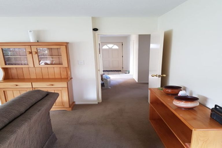 Photo of property in 15 Honeysuckle Place, Northcote, Christchurch, 8052