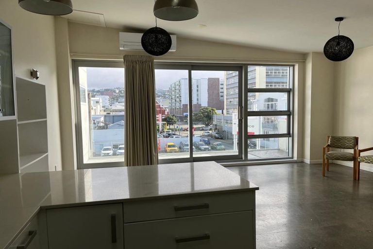 Photo of property in 25u5 Home Street, Mount Victoria, Wellington, 6011