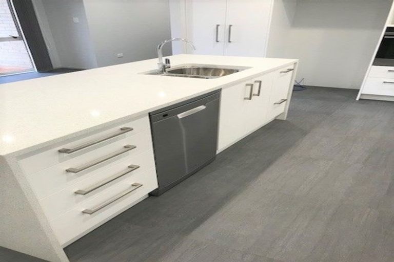 Photo of property in 37 Riverglade Parkway, Te Atatu South, Auckland, 0610