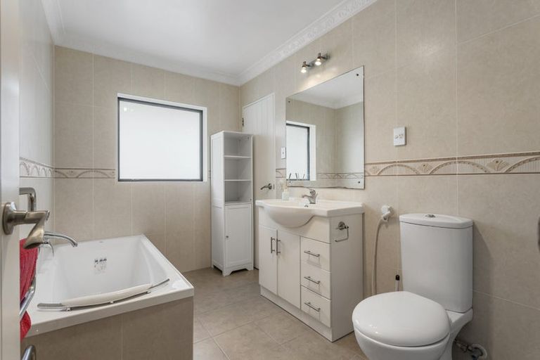 Photo of property in 305 Albany Highway, Rosedale, Auckland, 0632