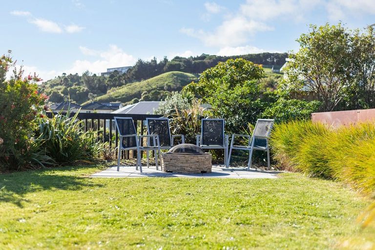 Photo of property in 26 Kilkelly Close, Tawa, Wellington, 5028