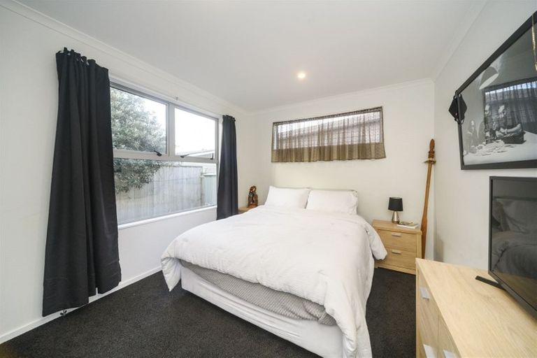 Photo of property in 56 Exeter Crescent, Takaro, Palmerston North, 4412