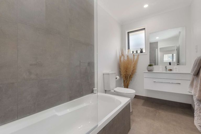 Photo of property in 11 Survila Street, Takanini, 2110