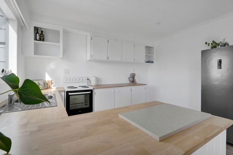 Photo of property in 15e Rospeath Crescent, Spotswood, New Plymouth, 4310