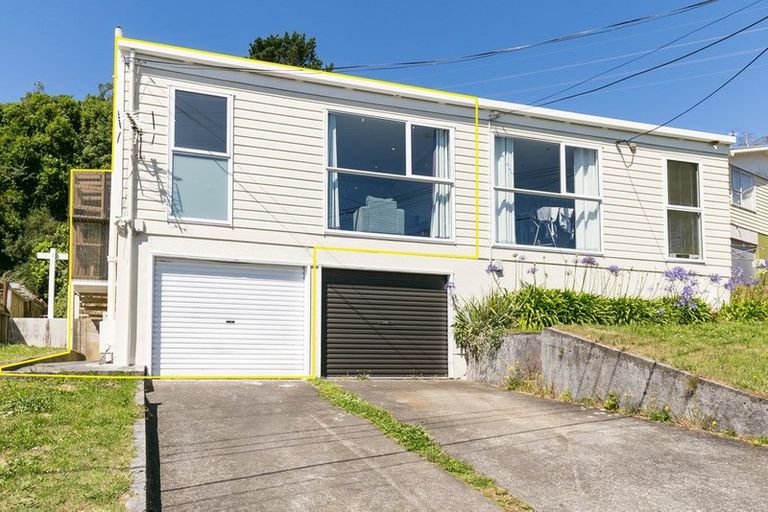 Photo of property in 25a Omega Street, Newlands, Wellington, 6037