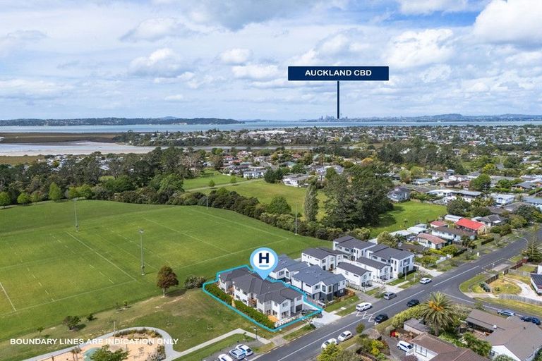 Photo of property in 21c Granville Drive, Massey, Auckland, 0614