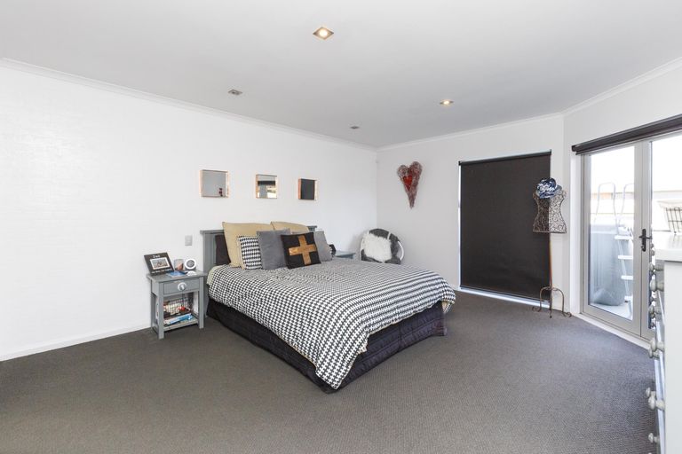 Photo of property in 31 Pegasus Place, Kelvin Grove, Palmerston North, 4414