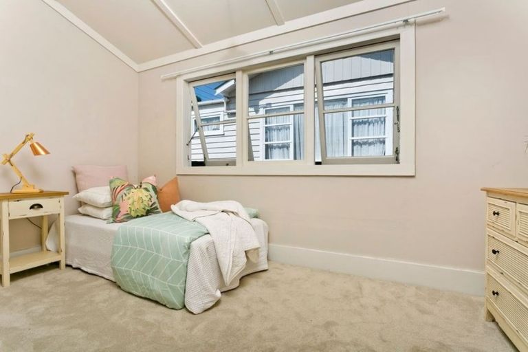 Photo of property in 2/65 Shakespeare Road, Milford, Auckland, 0620