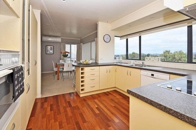 Photo of property in 121 Luckens Road, West Harbour, Auckland, 0618