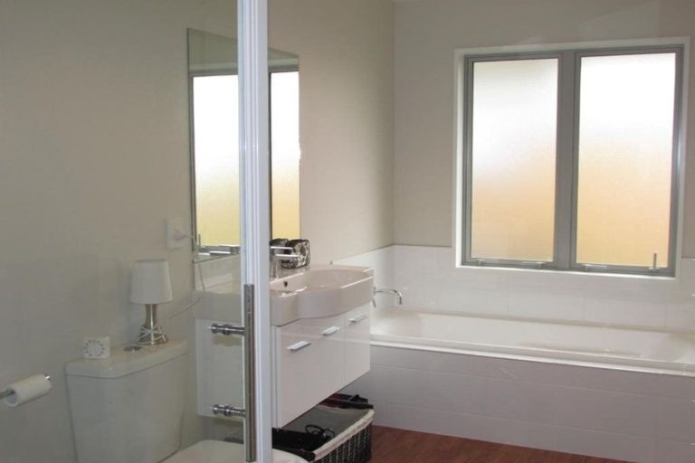 Photo of property in 17 Faringdon Boulevard, Rolleston, 7615