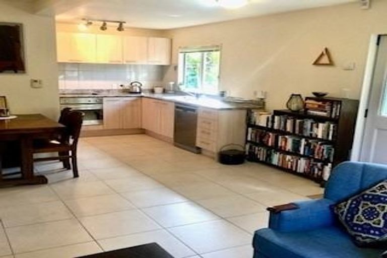 Photo of property in 4a/3 Corrella Road, Belmont, Auckland, 0622