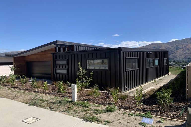 Photo of property in 17 Mills Road, Wanaka, 9305