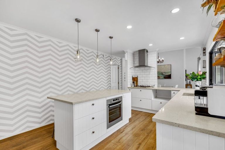 Photo of property in 11 Huntaway Lane, Te Atatu Peninsula, Auckland, 0610