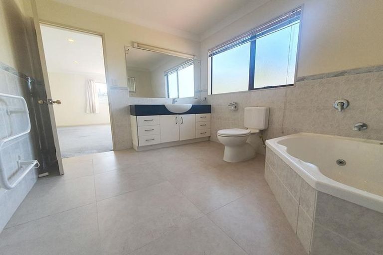 Photo of property in 93 Glendhu Road, Bayview, Auckland, 0629