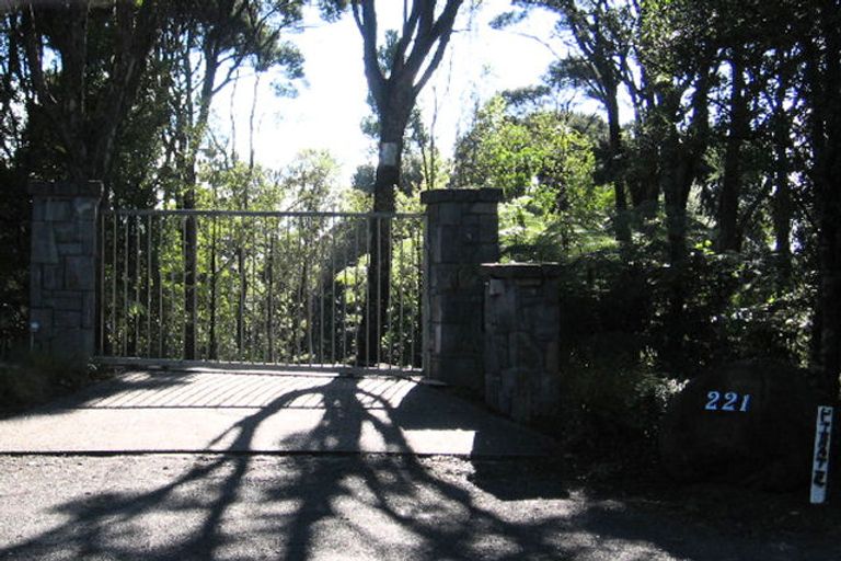Photo of property in 221 Konini Road, Titirangi, Auckland, 0604