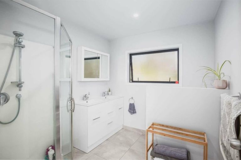 Photo of property in 211 Paremoremo Road, Lucas Heights, Auckland, 0632