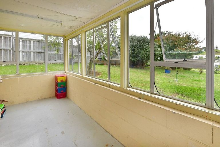 Photo of property in 14 Tawhana Crescent, Red Beach, 0932