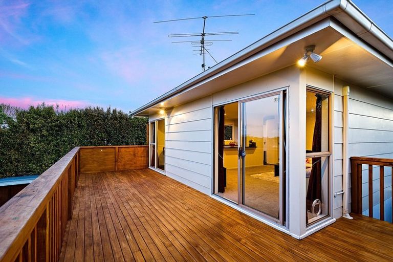 Photo of property in 31 Pipitea Place, Massey, Auckland, 0614