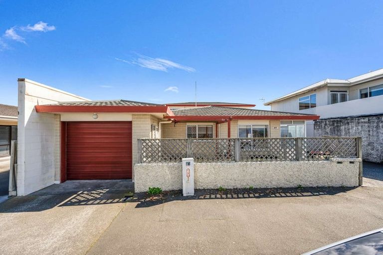 Photo of property in 477 Marine Parade, Napier South, Napier, 4110