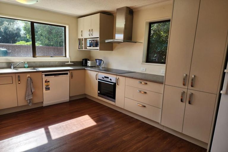 Photo of property in 12 Gatonby Place, Avonhead, Christchurch, 8042