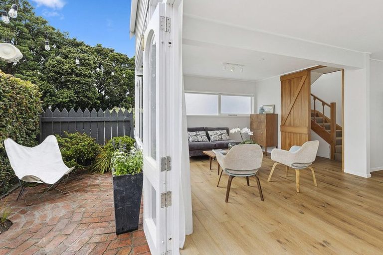 Photo of property in 1/1 Cottleville Terrace, Thorndon, Wellington, 6011