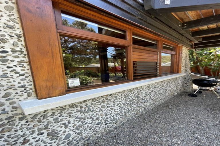 Photo of property in 15 Waiwera Road, Waiwera, Orewa, 0994