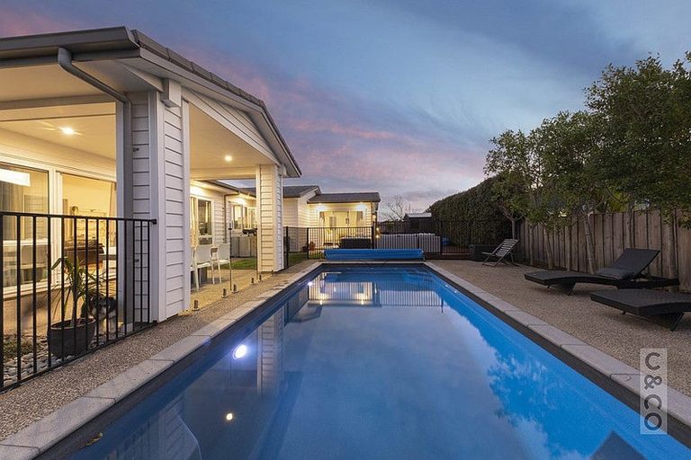 Photo of property in 14 Floyd Road, Riverhead, 0820