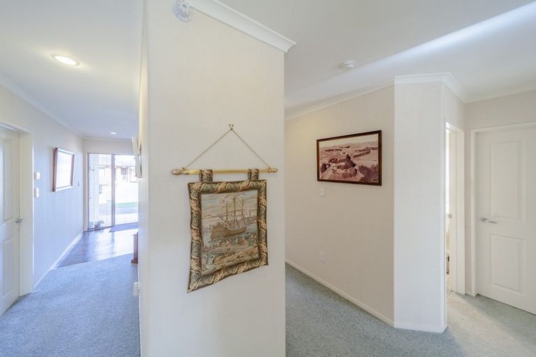 Photo of property in 8 Belgrove Place, Waipukurau, 4200