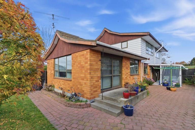 Photo of property in 2/1 Karnak Crescent, Russley, Christchurch, 8042