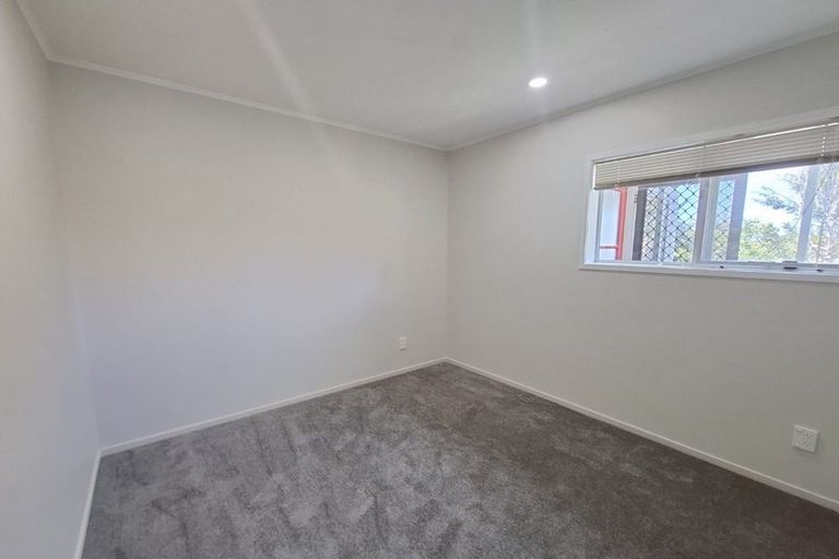 Photo of property in 1/5 Tobruk Crescent, Milford, Auckland, 0620