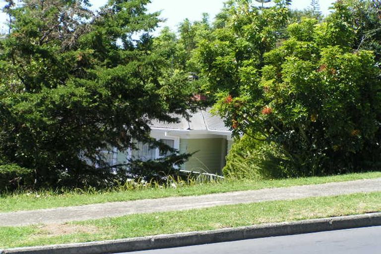Photo of property in 1/19 Lake Road, Northcote, Auckland, 0627